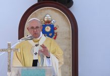 Papa: a cruz nunca está na moda, mas cura