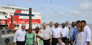 Igreja Católica na COP30: visita a barcos-hospitais e painel sobre justiça climática