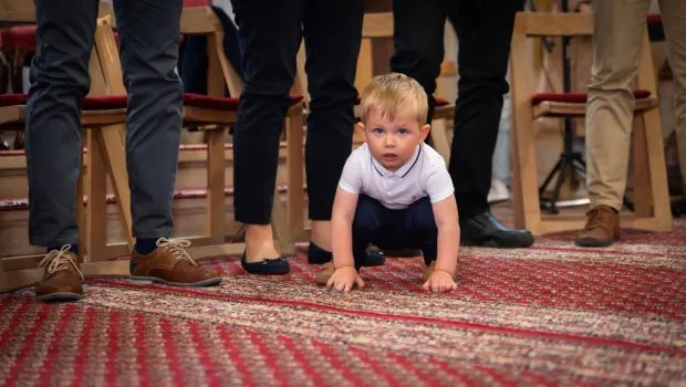 child-at-mass-igor-decman