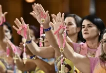 Terço das Mulheres no Santuário Nacional de Aparecida reúne 35 mil romeiras