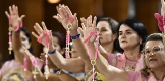 Terço das Mulheres no Santuário Nacional de Aparecida reúne 35 mil romeiras