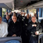 Papa retorna ao Vaticano e faz doação aos pobres de Aleppo