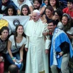 Papa Francisco: Este mundo em guerra necessita da fraternidade dos jovens