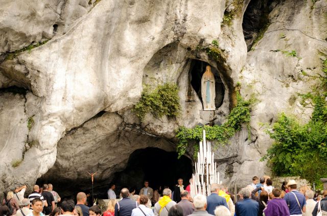 Lourdes,/,France,-,July,17,2011:,Grotto,In,Lourdes,